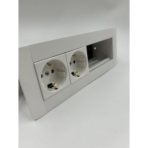 Встраиаемая модульная розетка Inrior на 2 EURO и свободные модули под стандарт Legrand 45x45 LD-04-10 Встраиаемая модульная розетка Inrior на 2 EURO и свободные модули под стандарт Legrand 45x45 LD-04-10