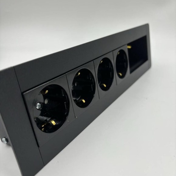 Встраиаемая модульная розетка Inrior на 4 EURO и свободные модули под стандарт Legrand 45x45 LD-06-20 Встраиаемая модульная розетка Inrior на 4 EURO и свободные модули под стандарт Legrand 45x45 LD-06-20