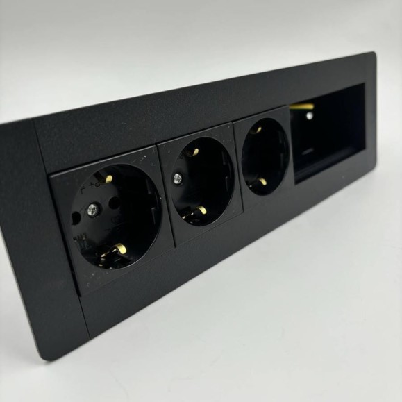 Встраиаемая модульная розетка Inrior на 3 EURO и свободные модули под стандарт Legrand 45x45 LD-05-20 Встраиаемая модульная розетка Inrior на 3 EURO и свободные модули под стандарт Legrand 45x45 LD-05-20