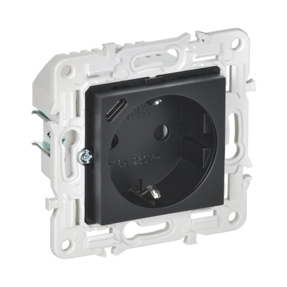 Розетка IEK SKANDY с з/к/ш 16А с USB C 18Вт SK-R17Bl черный SK-R14-16-U14-018-K02