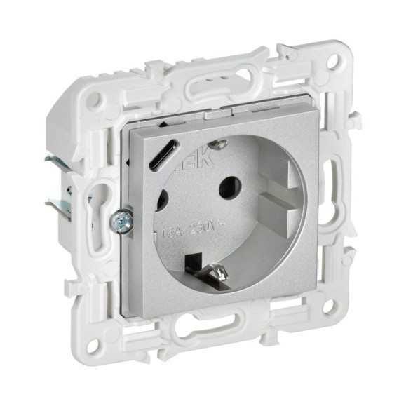 Розетка IEK SKANDY с з/к/ш 16А с USB C 18Вт SK-R17S серебристый SK-R14-16-U14-018-K23