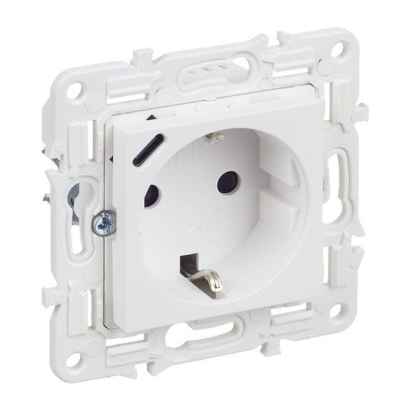 Розетка IEK SKANDY с з/к/ш 16А с USB C 18Вт SK-R17W арктически белый SK-R14-16-U14-018-K01