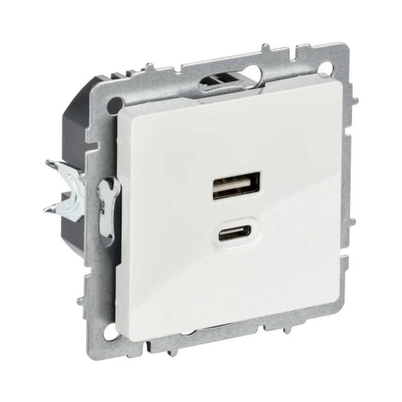 Розетка IEK BRITE USB A+C, 45Вт, высокоскоростная зарядка, белый РЮ11-2-БрБ BR-U22-045-K01