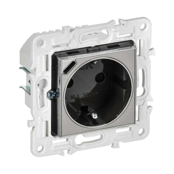 Розетка IEK SKANDY с заземлением и шторками, 16А, с USB C, 18Вт, никель SK-R17N SK-R14-16-U14-018-K50