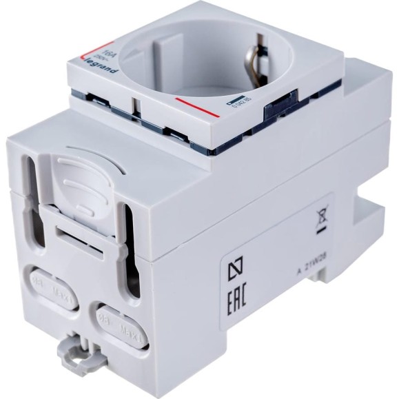 Розетка Legrand 10/16 А 250 В~ 2К+З с защитными шторками немецкий стандарт 004285